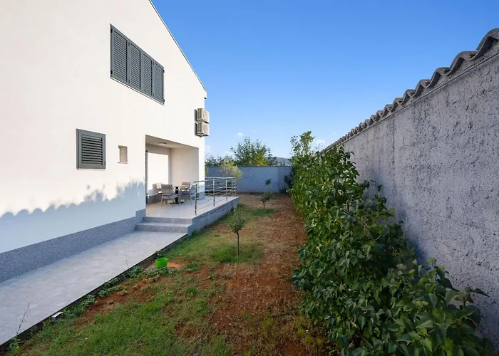 Eros Dom wakacyjny Szybenik